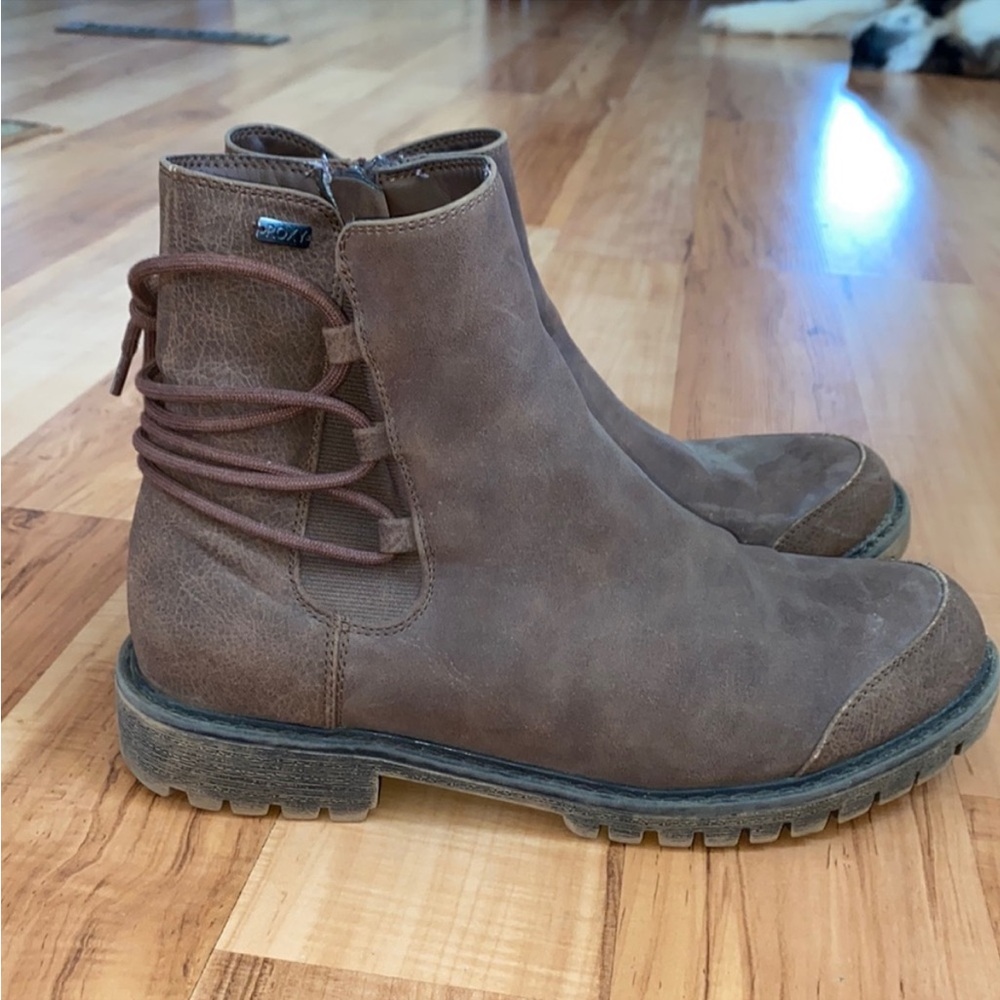Women’s BNWOB Roxy brown ankle boots in desert sand -Size 9.